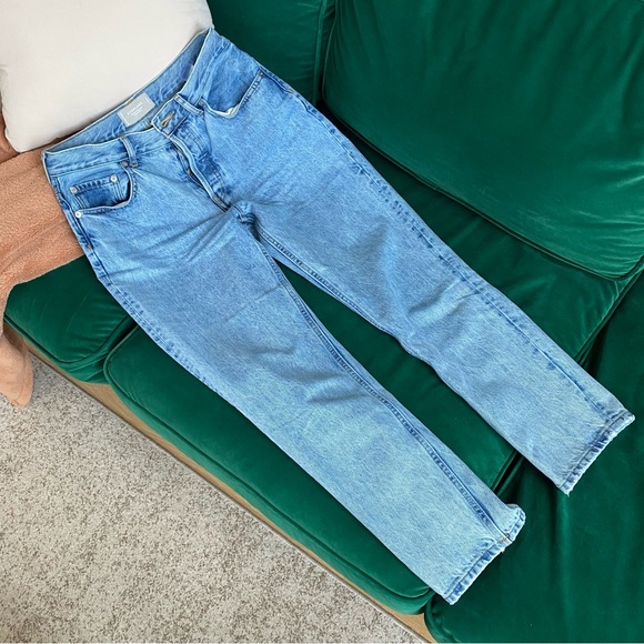 Everlane The ‘90s Cheeky Jean in Light Vintage Wash - Picture 9 of 11